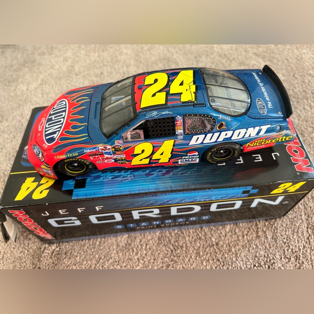 Jeff Gordon DuPont Race Car Model